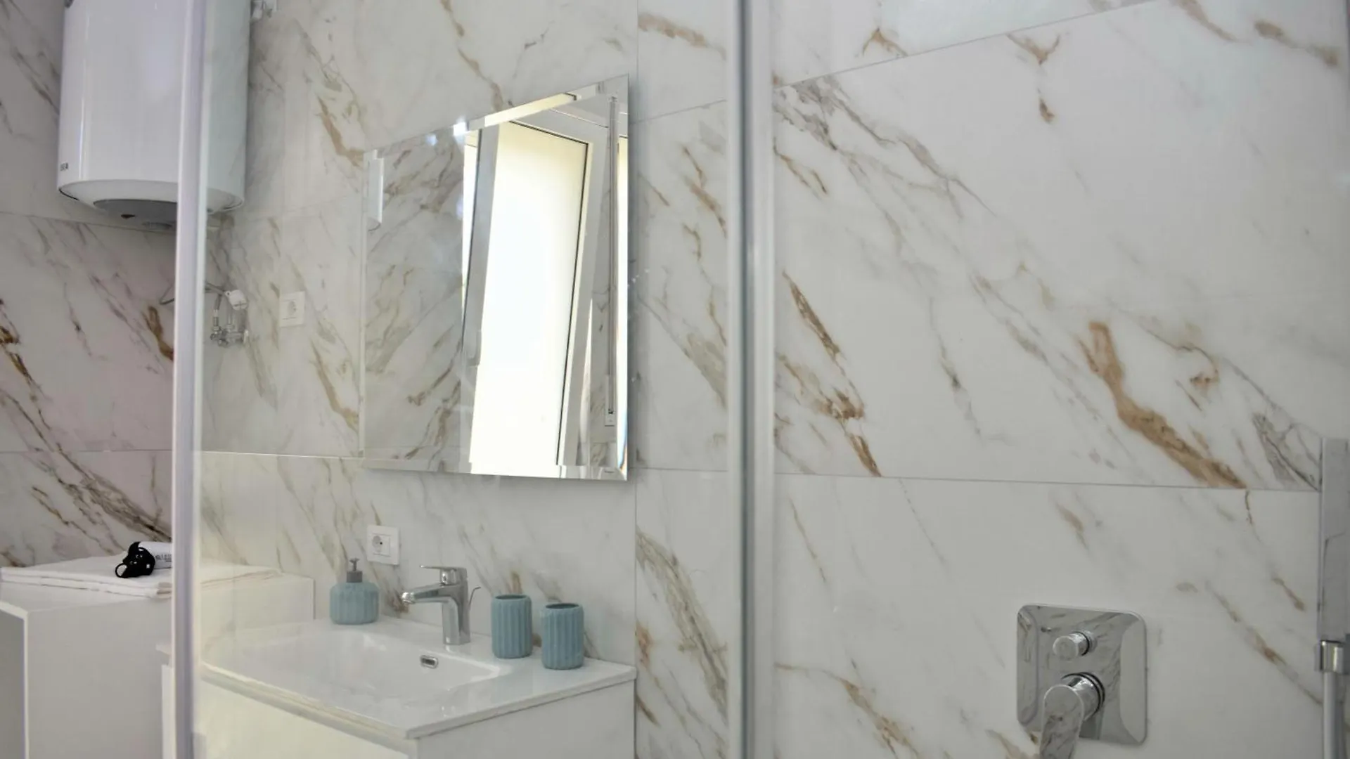 White Moon Apartment 301 And 302 Plazhi San Pietro 0*,
